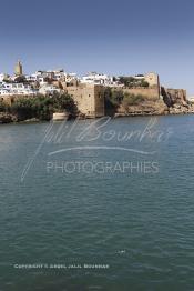 Image du Maroc Professionnelle de  La kasbah des Oudaïas de Rabat est une magnifique petite forteresse surplombant l'embouchure du fleuve Bouregreg érigée par les Almoravides pour lutter contre les tribus Berghouatas, elle séduit par sa quiétude et sa lumière.  Jeudi 6 Octobre 2011. (Photo / Abdeljalil Bounhar)
